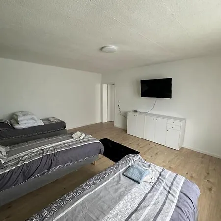 Appartamento Geraeumige 3-zimmerwohnung Dazu 2 Kuechen Und 2 Badezimmer *