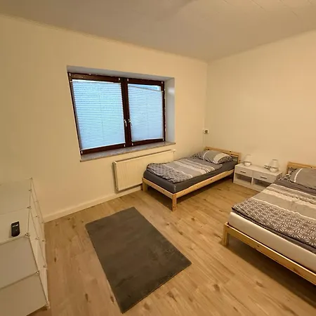 Geraeumige 3-zimmerwohnung Dazu 2 Kuechen Und 2 Badezimmer * Plaidt